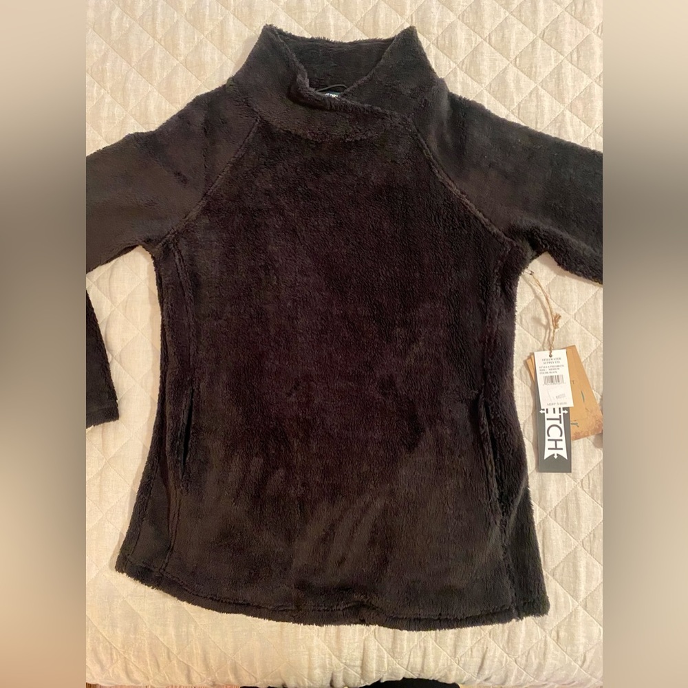 Black Stillwater Supply soft fluffy pullover with pockets. New with Tags.